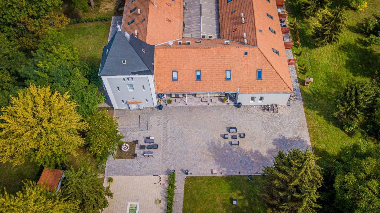 Herczeg Udvarhaz Poroszlo Exterior photo