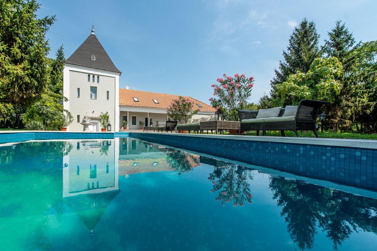 Herczeg Udvarhaz Poroszlo Exterior photo